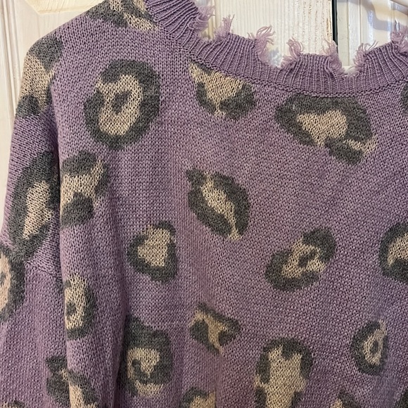 Unworn purple cheetah print sweater - Picture 3 of 3